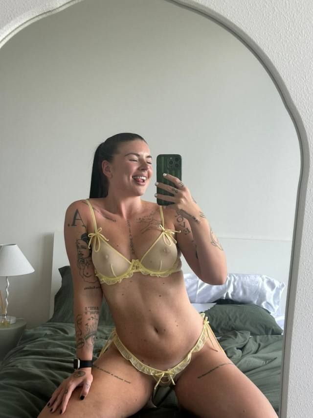 Hello gentleman, I'm Marissa❤💋sexy👅🫰and Very hot , I’m here to have a good time❤ 👅I'm very professional. Text me 6576817670 - Image 3